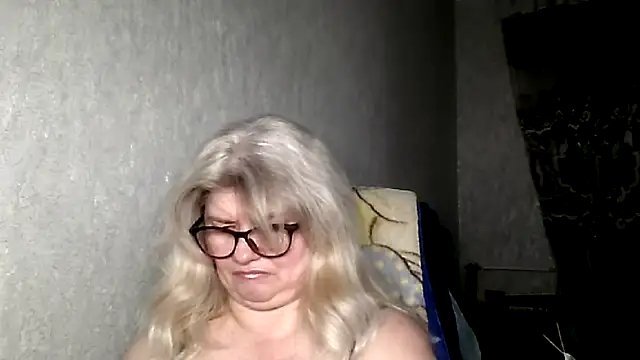 Snapshot of Diana_49 chatting on February 5, 2026, 7:37 am Diana 49 online show from February 5, 2026, 7:37 am