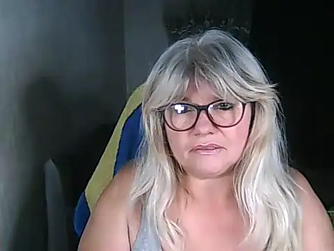 Snapshot of Diana_49 chatting on November 20, 2025, 10:42 pm Diana 49 online show from November 20, 2025, 10:42 pm