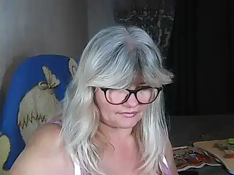 Snapshot of Diana_49 chatting on November 18, 2025, 5:49 pm Diana 49 online show from November 18, 2025, 5:49 pm