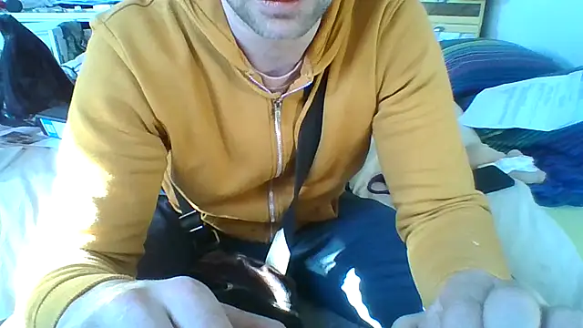 Snapshot of MmaxX004 chatting on March 4, 2025, 3:04 pm MmaxX004 online show from March 4, 2025, 3:04 pm