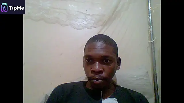 Snapshot of EarthyBull chatting on December 3, 2024, 3:28 pm EarthyBull online show from December 3, 2024, 3:28 pm