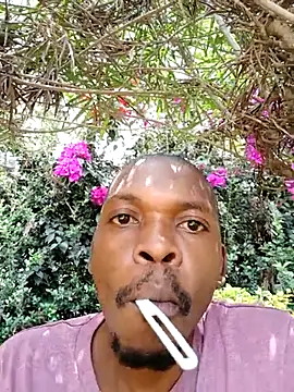 Snapshot of EarthyBull chatting on October 13, 2025, 10:06 am EarthyBull online show from October 13, 2025, 10:06 am