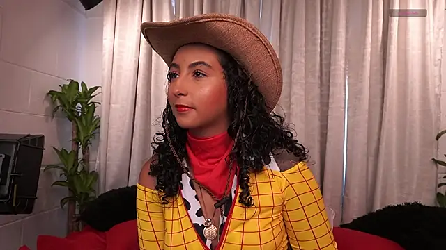 agatha collins  online show from October 28, 2025, 7:24 pm