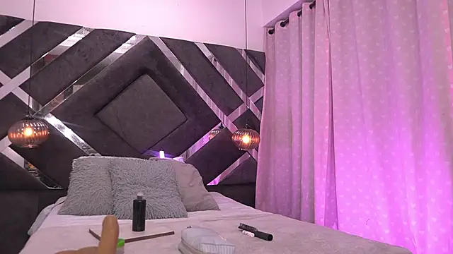 violeta aroca online show from October 31, 2025, 3:03 am