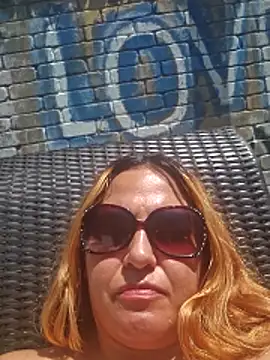 Snapshot of sweetcheekzx chatting on April 6, 2026, 6:09 pm sweetcheekzx online show from April 6, 2026, 6:09 pm