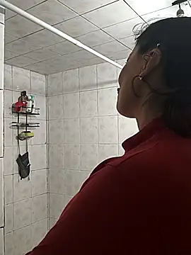 Snapshot of LaInsaciableIntensa chatting on February 3, 2026, 12:43 am LaInsaciableIntensa online show from February 3, 2026, 12:43 am