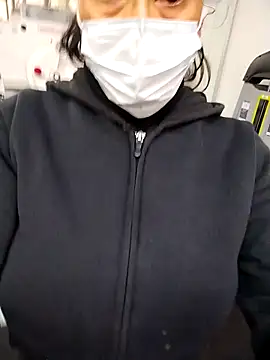 LaInsaciableIntensa online show from December 5, 2025, 4:38 pm