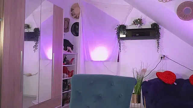 Amaliamour online show from November 3, 2025, 4:07 am