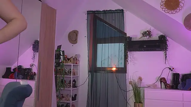 Amaliamour online show from March 1, 2026, 5:29 am