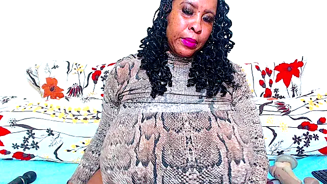 Snapshot of Ebonylovelyx chatting on September 13, 2025, 1:00 pm Ebonylovelyx online show from September 13, 2025, 1:00 pm