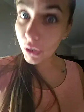 Keli Jessi online show from October 29, 2025, 7:24 pm