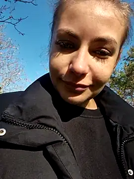 Keli Jessi online show from November 14, 2025, 9:46 am