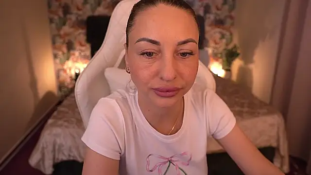 Snapshot of KristiiMax chatting on May 27, 2026, 4:25 pm KristiiMax online show from May 27, 2026, 4:25 pm