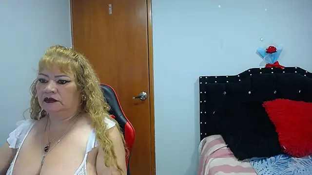 Ursulawhite69 online show from February 24, 2026, 12:22 am