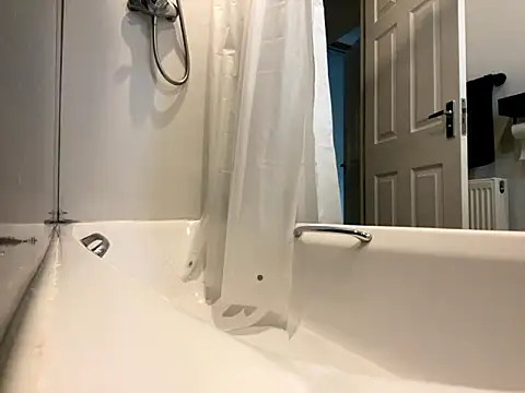 boilinghot123 online show from October 3, 2025, 3:35 pm