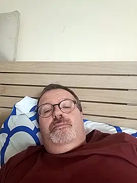 Snapshot of mike9473 chatting on September 14, 2025, 1:33 pm mike9473 online show from September 14, 2025, 1:33 pm