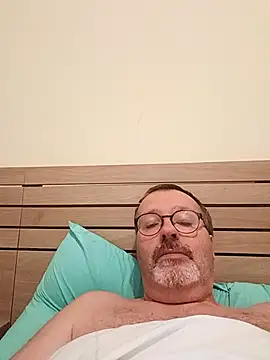 Snapshot of mike9473 chatting on November 11, 2025, 8:58 pm mike9473 online show from November 11, 2025, 8:58 pm