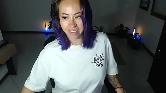 charlottezoe15 online show from July 6, 2026, 9:49 am