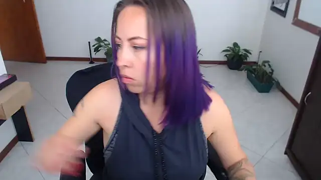 charlottezoe15 online show from July 6, 2026, 4:53 pm