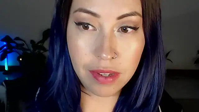 charlottezoe15 online show from July 25, 2026, 9:39 am