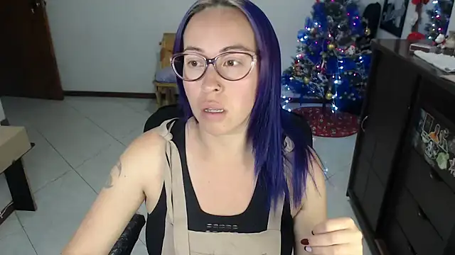 charlottezoe15 online show from November 16, 2025, 11:30 pm