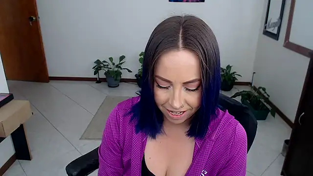 charlottezoe15 online show from July 24, 2026, 6:15 pm