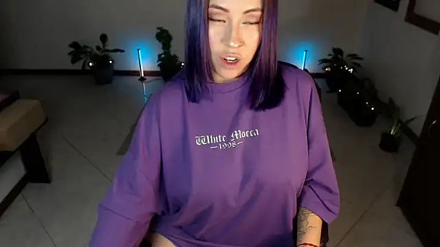 charlottezoe15 online show from June 23, 2026, 8:34 am