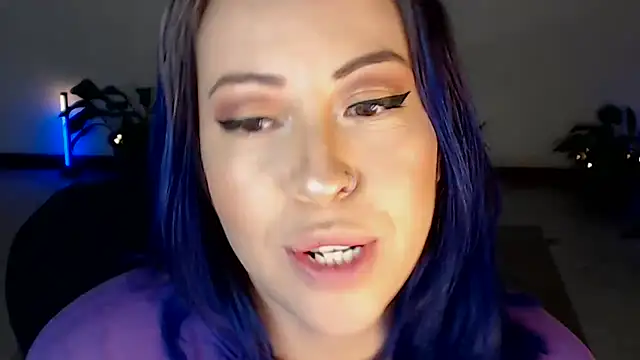 charlottezoe15 online show from July 19, 2026, 7:17 am