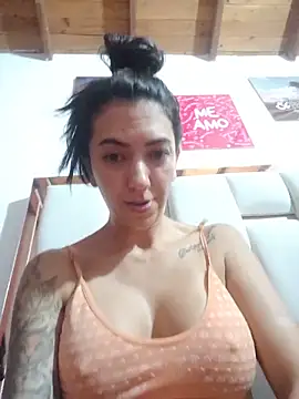 LunaZambrano online show from June 11, 2026, 3:03 am