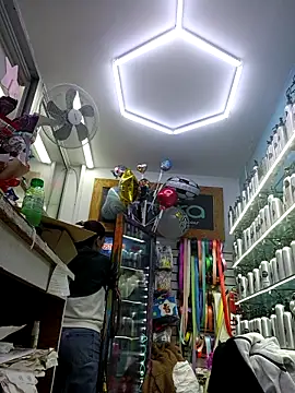 LunaZambrano online show from December 15, 2025, 6:58 pm