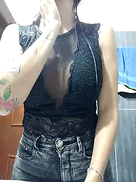 LunaZambrano online show from January 15, 2026, 1:53 am