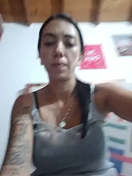 LunaZambrano online show from June 4, 2026, 3:33 am