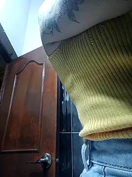 LunaZambrano online show from April 15, 2026, 3:12 am