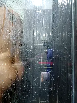 LunaZambrano online show from December 16, 2025, 1:04 pm