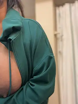 CandyLuxxxx online show from August 1, 2026, 7:28 am