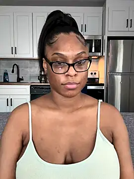 Snapshot of CandyLuxxxx chatting on September 18, 2025, 8:01 pm CandyLuxxxx online show from September 18, 2025, 8:01 pm