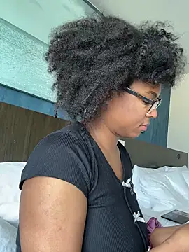 Snapshot of CandyLuxxxx chatting on April 5, 2026, 4:13 pm CandyLuxxxx online show from April 5, 2026, 4:13 pm