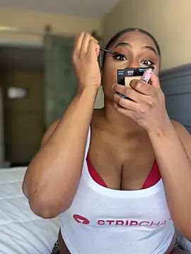 CandyLuxxxx online show from June 18, 2026, 5:07 pm