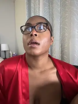 Snapshot of CandyLuxxxx chatting on March 21, 2025, 5:32 am CandyLuxxxx online show from March 21, 2025, 5:32 am