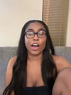 Snapshot of CandyLuxxxx chatting on February 23, 2025, 10:28 am CandyLuxxxx online show from February 23, 2025, 10:28 am