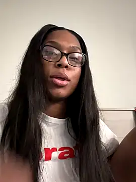 Snapshot of CandyLuxxxx chatting on October 5, 2025, 10:50 am CandyLuxxxx online show from October 5, 2025, 10:50 am