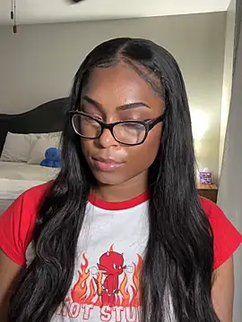 Snapshot of CandyLuxxxx chatting on February 16, 2025, 5:48 am CandyLuxxxx online show from February 16, 2025, 5:48 am