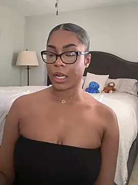 Snapshot of CandyLuxxxx chatting on February 4, 2025, 7:11 pm CandyLuxxxx online show from February 4, 2025, 7:11 pm