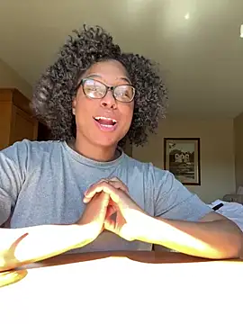 Snapshot of CandyLuxxxx chatting on February 21, 2026, 8:44 pm CandyLuxxxx online show from February 21, 2026, 8:44 pm