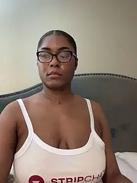 Snapshot of CandyLuxxxx chatting on February 6, 2025, 7:56 am CandyLuxxxx online show from February 6, 2025, 7:56 am