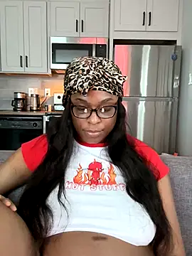 Snapshot of CandyLuxxxx chatting on October 15, 2025, 11:24 pm CandyLuxxxx online show from October 15, 2025, 11:24 pm