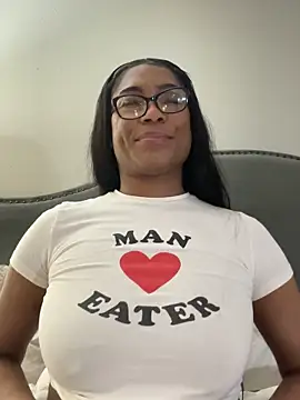 Snapshot of CandyLuxxxx chatting on February 20, 2025, 11:42 am CandyLuxxxx online show from February 20, 2025, 11:42 am