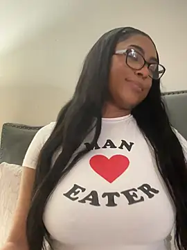 Snapshot of CandyLuxxxx chatting on February 20, 2025, 8:39 am CandyLuxxxx online show from February 20, 2025, 8:39 am