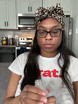 Snapshot of CandyLuxxxx chatting on October 14, 2025, 3:45 pm CandyLuxxxx online show from October 14, 2025, 3:45 pm