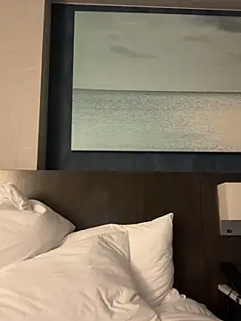 Snapshot of CandyLuxxxx chatting on April 5, 2026, 3:24 am CandyLuxxxx online show from April 5, 2026, 3:24 am